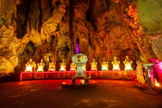 Cueva de las montañas de mármol en Danang