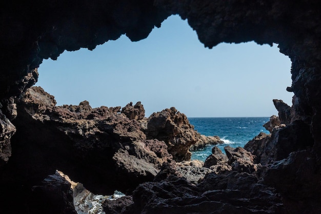 Cueva en el Muelle de Orchilla en la costa suroeste de El Hierro Islas Canarias