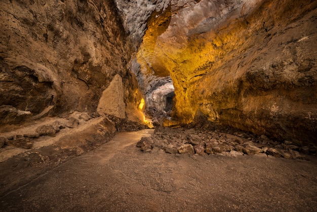 Cueva de los Verdes. Atracción turística en Lanzarote, increíble tubo de lava volcánica.