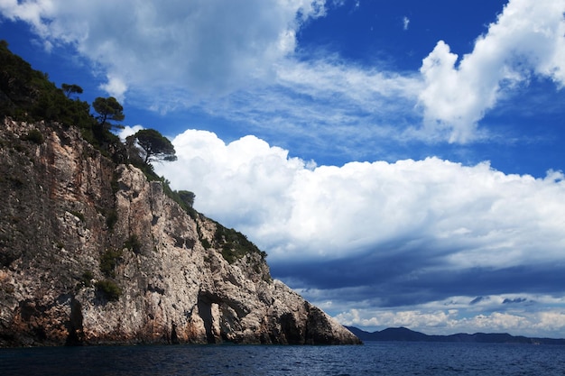 Cuevas azules en la isla de Zakynthos