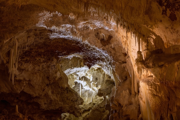 Las cuevas de Frasassi (Grotte di Frasassi), un enorme sistema de cuevas kársticas. Marcas, Italia