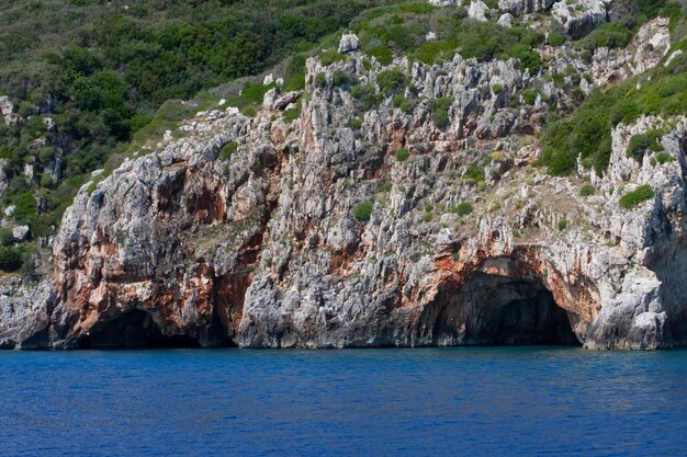 Cuevas en la isla de Zakynthos, en Grecia