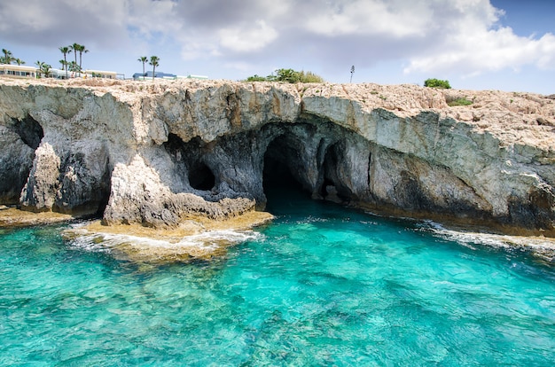 Cuevas marinas de Cavo greco cabo. Ayia napa, Chipre