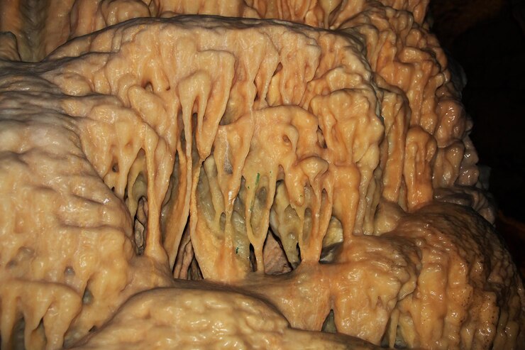 Foto cuevas de postojna en las montañas de eslovenia