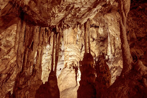 Cuevas de San Istvan en Lillafured Miscolc Hungría con estalactitas