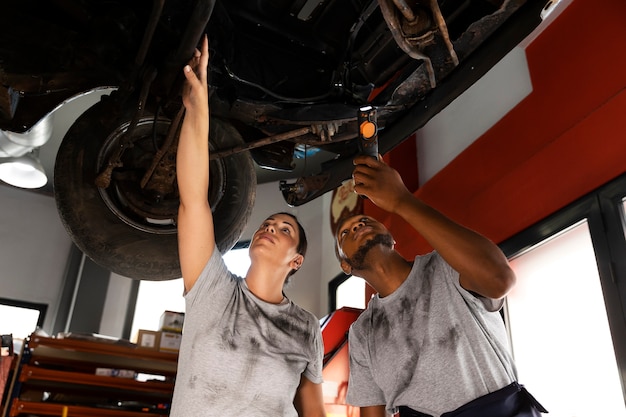 Cuidado del automóvil en el taller