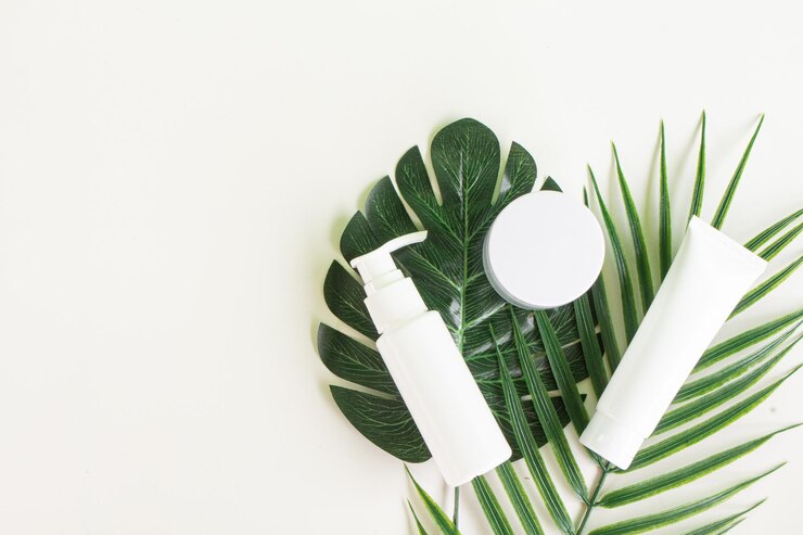 Cuidado de belleza natural orgánico con hojas tópicas verdes Producto de belleza en estilo flatlay