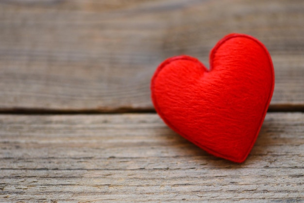 cuidado de la salud amor donación de órganos seguro familiar día mundial de la salud esperanza gratitud covid-19 alivio del coronavirus corazón en madera dar amor filantropía donar ayuda calor cuidar día de San Valentín
