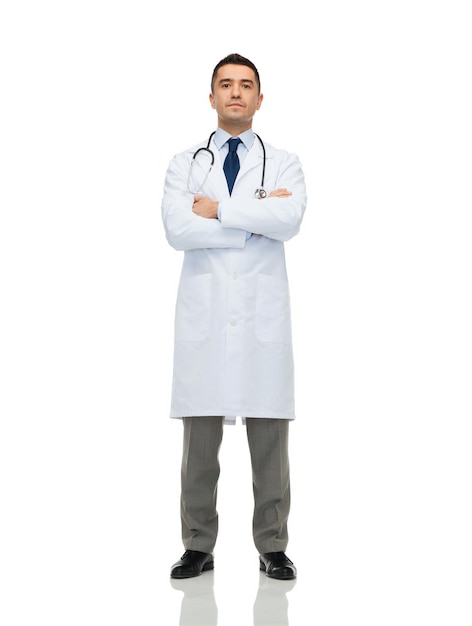 cuidados de saúde, profissão, pessoas e conceito de medicina - médico masculino de jaleco branco