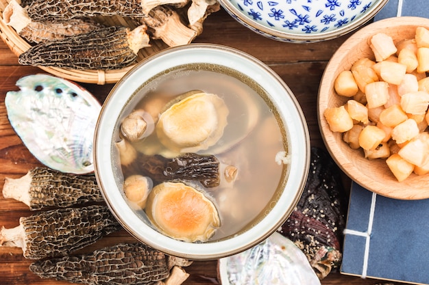 Culinária chinesa - Abalone e sopa de Morel