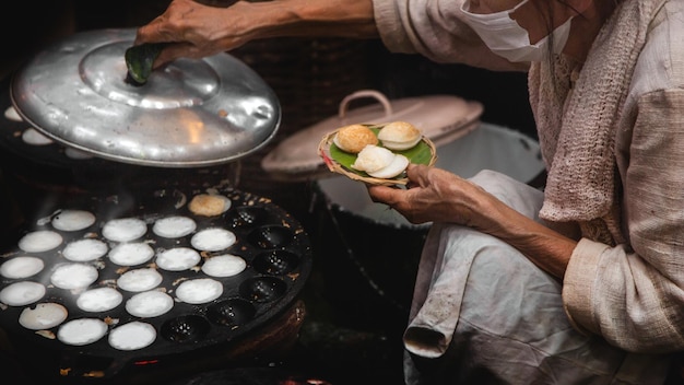 Culinária de sobremesa de tradição tailandesa com leite de coco cozido