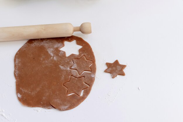 Culinária do natal - foco seletivo da massa caseiro das cookies do pão-de-espécie