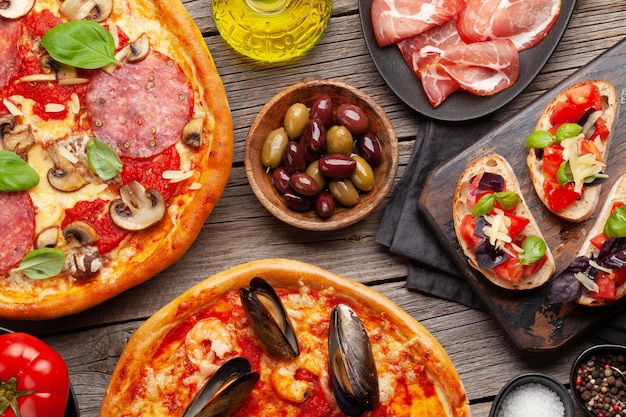 Culinária italiana Pizza e torradas