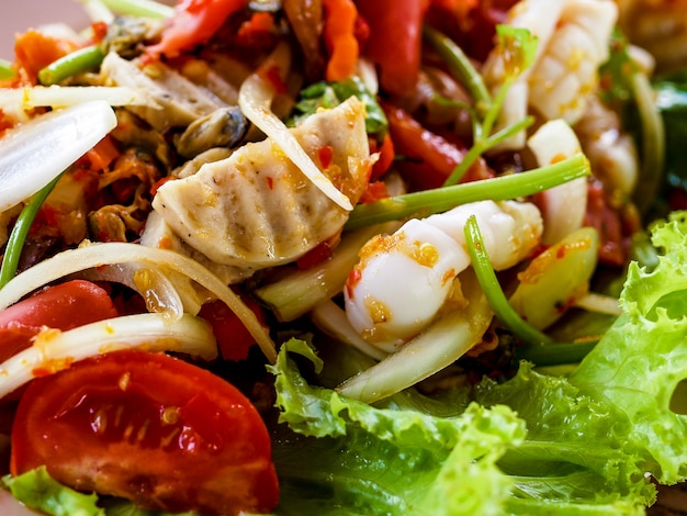 Culinária tailandesa Salada de frutos do mar picante Yum