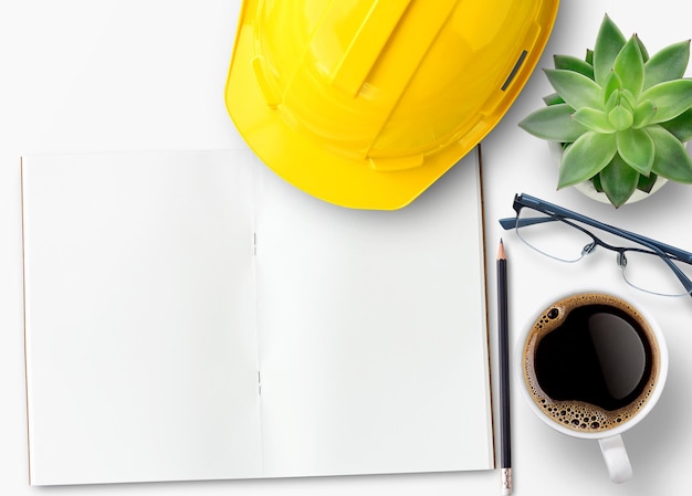 Óculos de notebook em branco e outros equipamentos de escritório na mesa de escritório branca