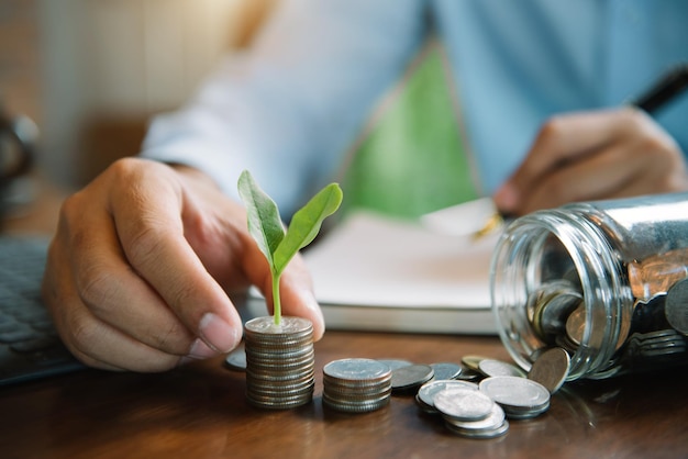 Foto cultivo de dinero en monedas ideas de inversión y finanzas