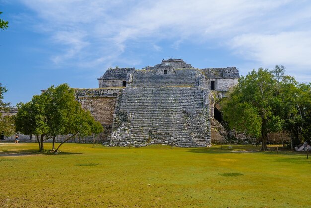 Culto de igrejas maias Estruturas elaboradas para adoração ao deus da chuva Complexo do mosteiro de Chaac Chichen Itza Yucatan México Civilização maia