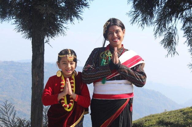 Foto cultura nepalesa de saudações namaste
