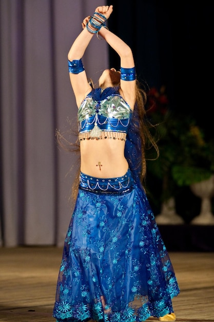 Cultura tradicional indiana bela dançarina expoente da dança clássica indiana Bharatanatyam do estado de Tamil Nadu