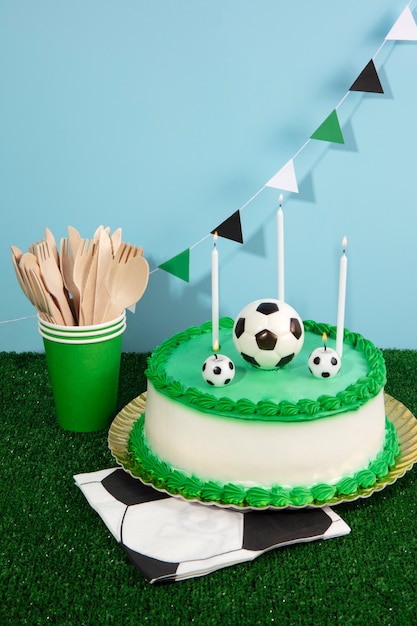 Cumpleaños de fútbol con delicioso pastel