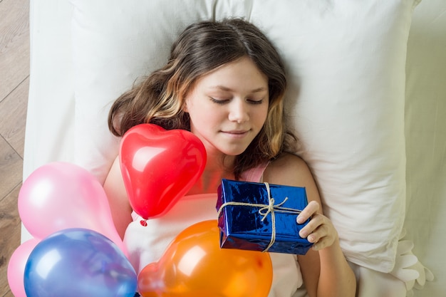 Cumpleaños mañana Adolescente, mentira en cama