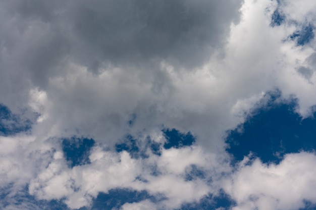 Foto cúmulo hermoso nube en el cielo brillante fondo el cielo y nube concepto relacionado idea