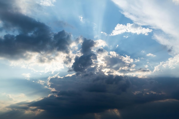 Cúmulos blancos y un cielo azul