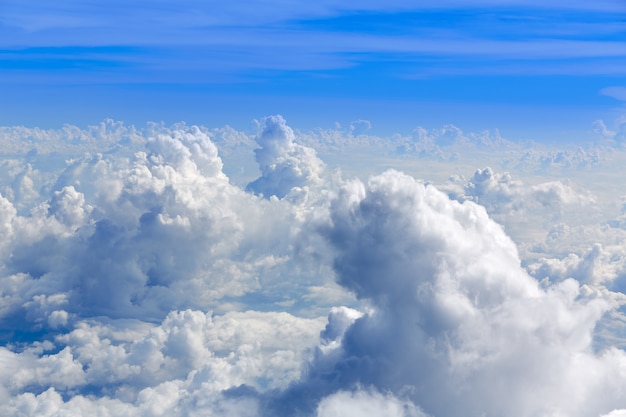 Cumulus mar de nubes vista desde vista aérea