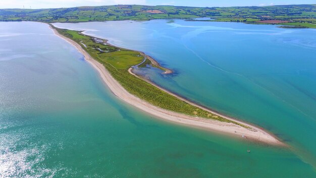 Foto el cunnigar en la bahía de dungarvan co waterford dos millas de arena blanca y dunas de hierba