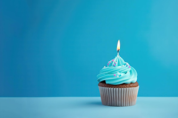 Cupcake azul com vela acesa em fundo azul espaço vazio generativo AI