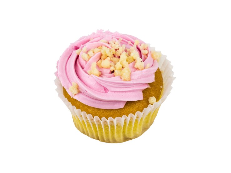 Foto cupcake com creme de baga isolado na superfície branca