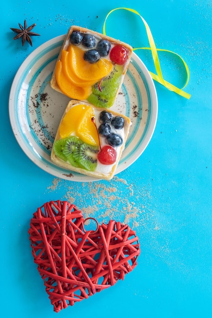 Foto cupcake com frutas assadas bolo de cupcake alimentos orgânicos doces sobremesa vista superior cópia espaço