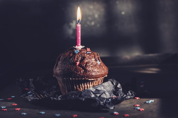 Cupcake de aniversário ou muffin com vela