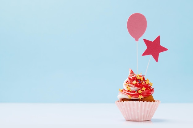 cupcake de creme vermelho