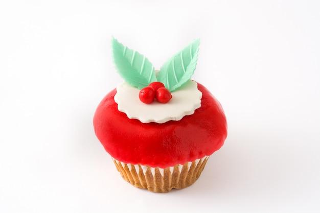 Cupcake de Navidad aislado sobre fondo blanco.