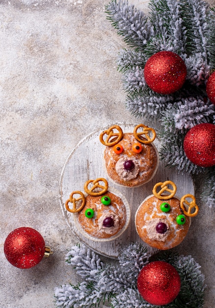 Cupcake navideño en forma de ciervo u oso