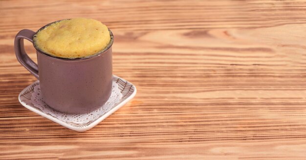 cupcake de vainilla en microondas Magdalena casera en una taza de café Mini magdalena en una taza de pastel para uno