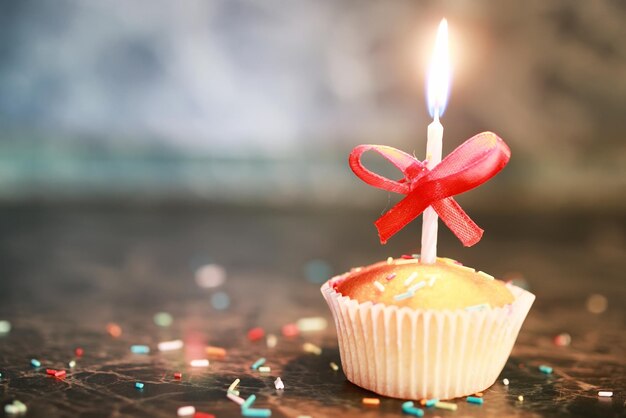 Cupcake con una vela de vacaciones