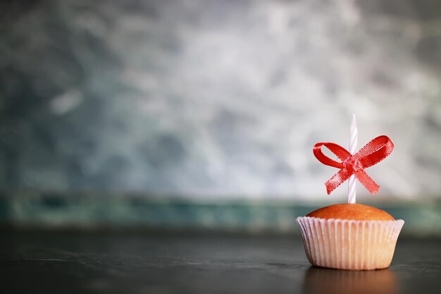 Cupcake con una vela de vacaciones