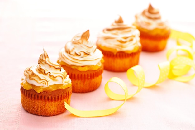 Cupcakes com chantilly