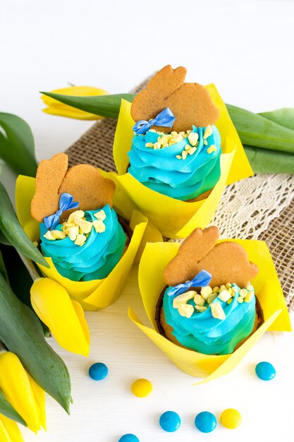 Cupcakes com creme azul