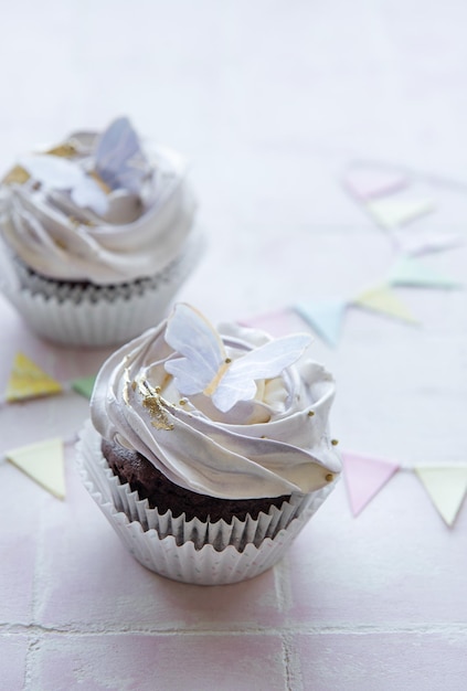 Cupcakes com decoração de borboletas