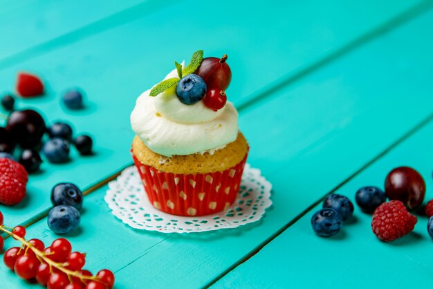 Cupcakes com frutas de verão