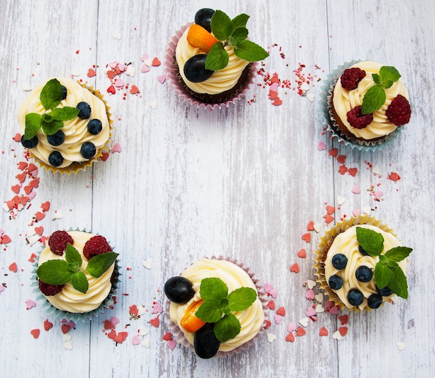 Cupcakes com frutas frescas