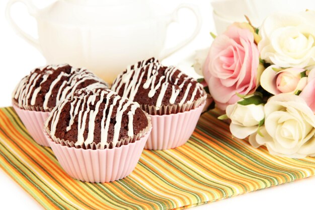 Cupcakes de chocolate doce de perto