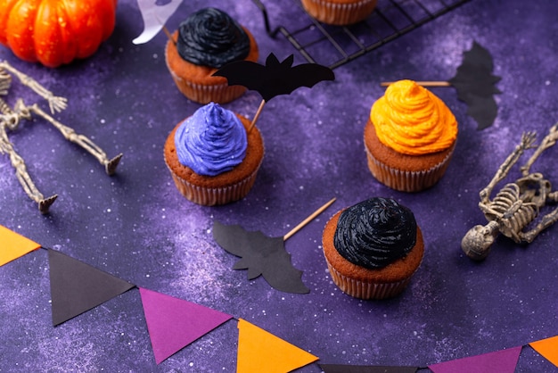 Cupcakes de Halloween com creme de cor