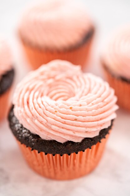 Cupcakes de morango com chocolate