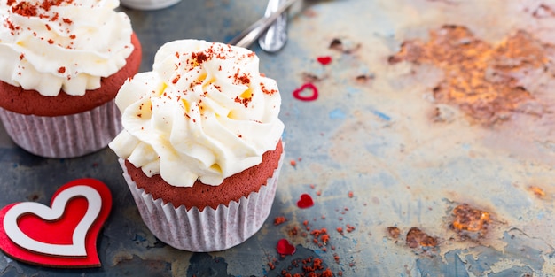 Cupcakes de veludo vermelho delicioso