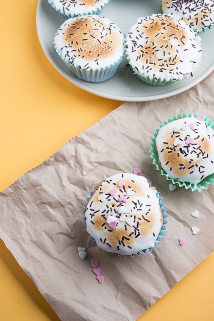 Cupcakes con decoraciones para un día especial