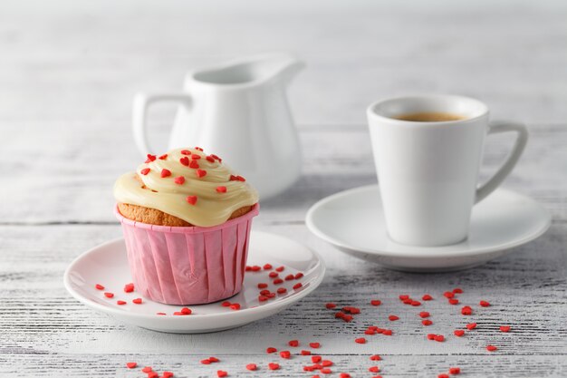 Cupcakes doces dia dos namorados decorados com corações